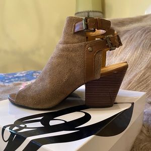 Nine West Sz 9 Suede open toe boot